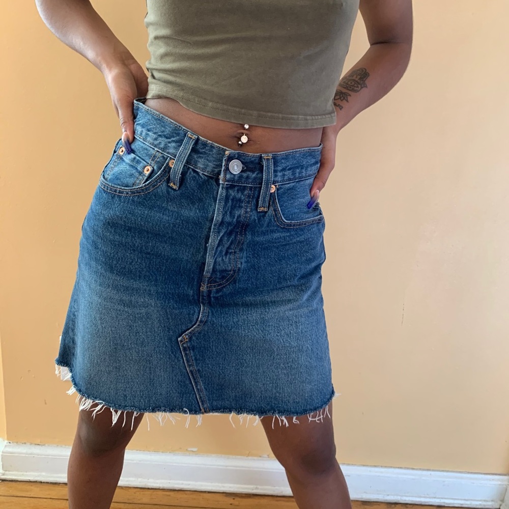 Levi’s PREMIUM denim frayed mini skirt